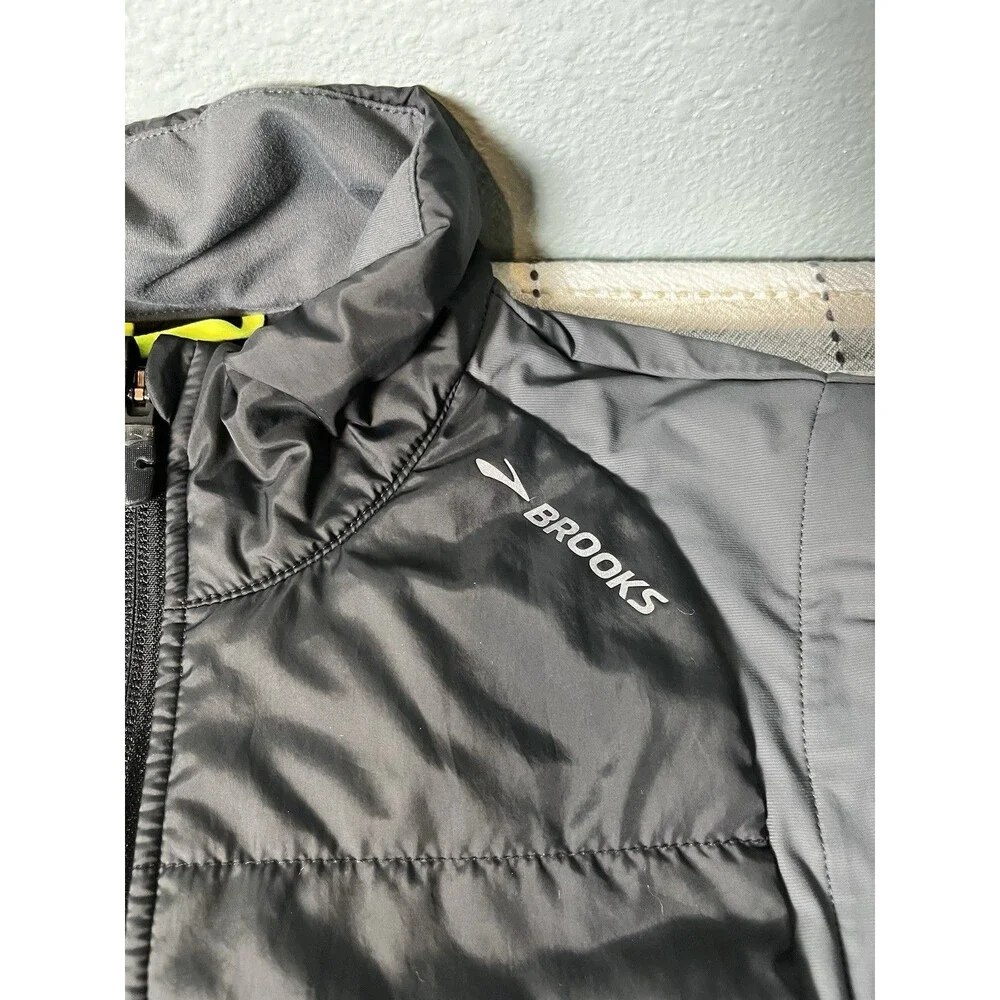 Brooks Running Vest Men’s Medium Black Full Zip Lightweight Insulated Athletic